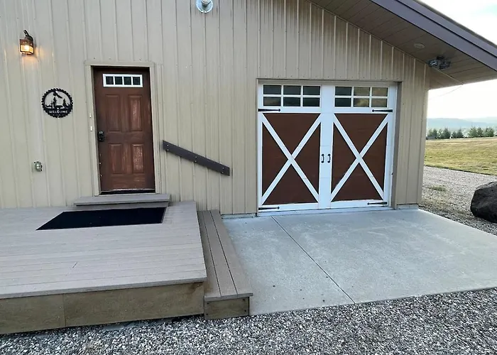 2 Bed 2 Bath Barndominium Unit A Holiday home *